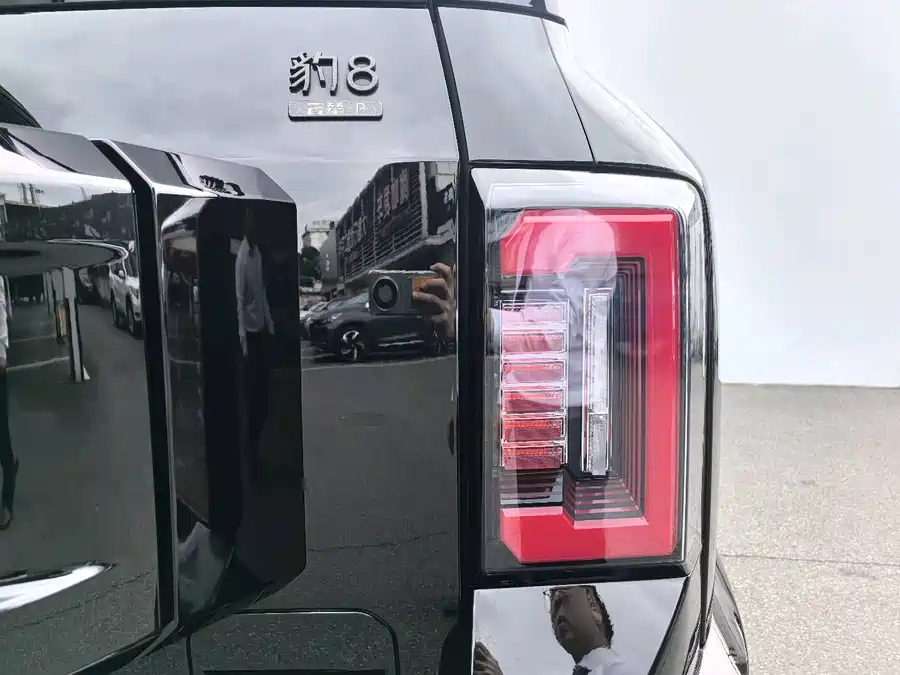 900x675_0_q87_c42_autohomecar__ChxpV2kv2keAZKGfAAJhd0U5NWM658.jpg.webp Used BYD Leopard 8 2025 Zhiyong flagship version 7 seats