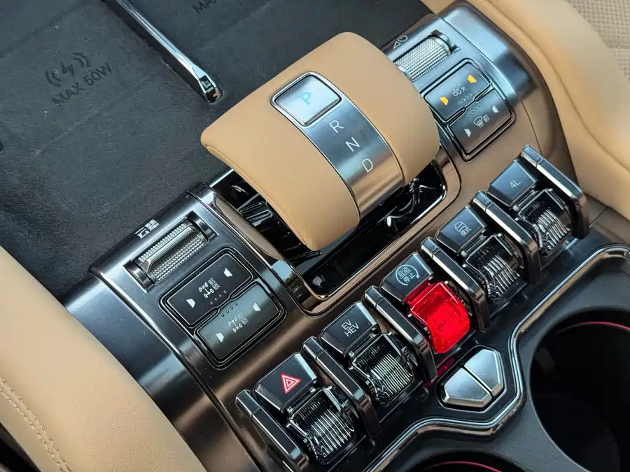 900x675_0_q87_c42_autohomecar__ChxpV2kxW72AYHjgAAqpAAWKxKI332.jpg.webp Used BYD Leopard 8 2025 Zhiyong flagship version 7 seats