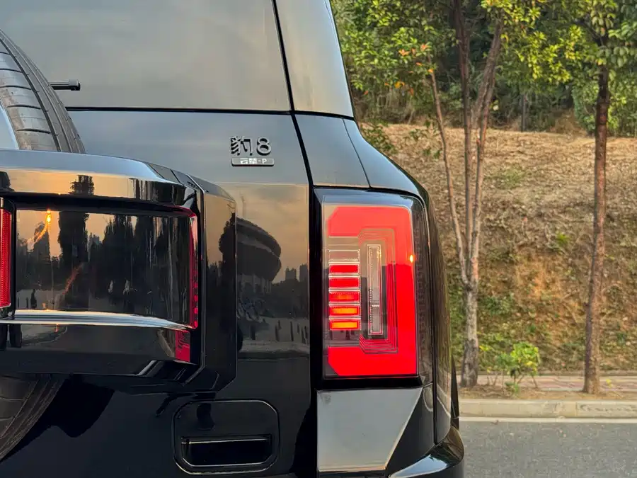 900x675_0_q87_c42_autohomecar__ChxpV2kxW7eAEhvvAAkkHbyCFoE022.jpg.webp Used BYD Leopard 8 2025 Zhiyong flagship version 7 seats