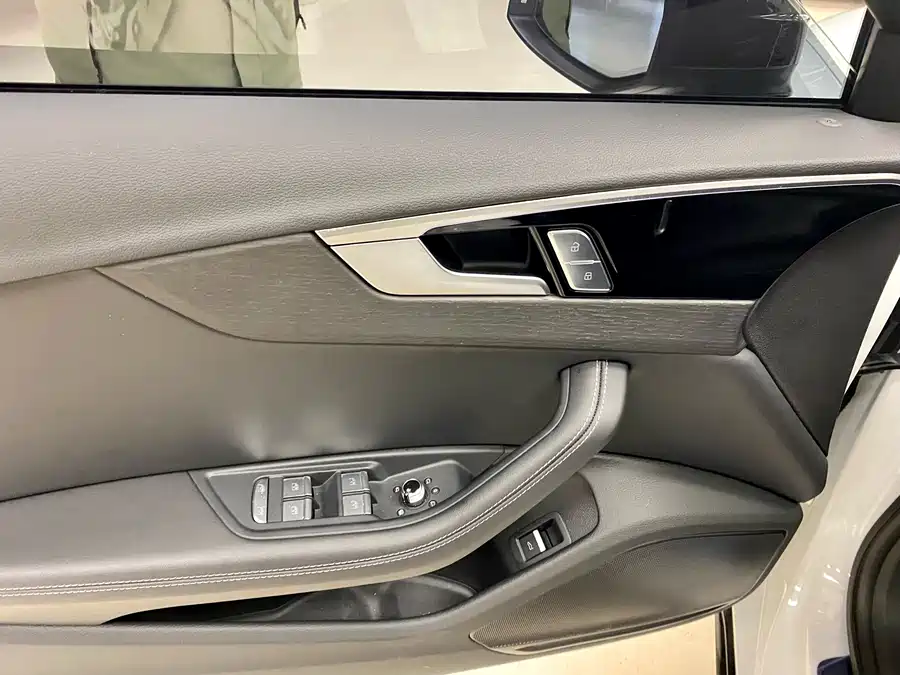 900x675_0_q87_c42_autohomecar__ChxpV2kyQ0SAXNn_AAn5hYngLpw812.jpg.webp Used Audi A4L 2024 40 TFSI luxury and dynamic model