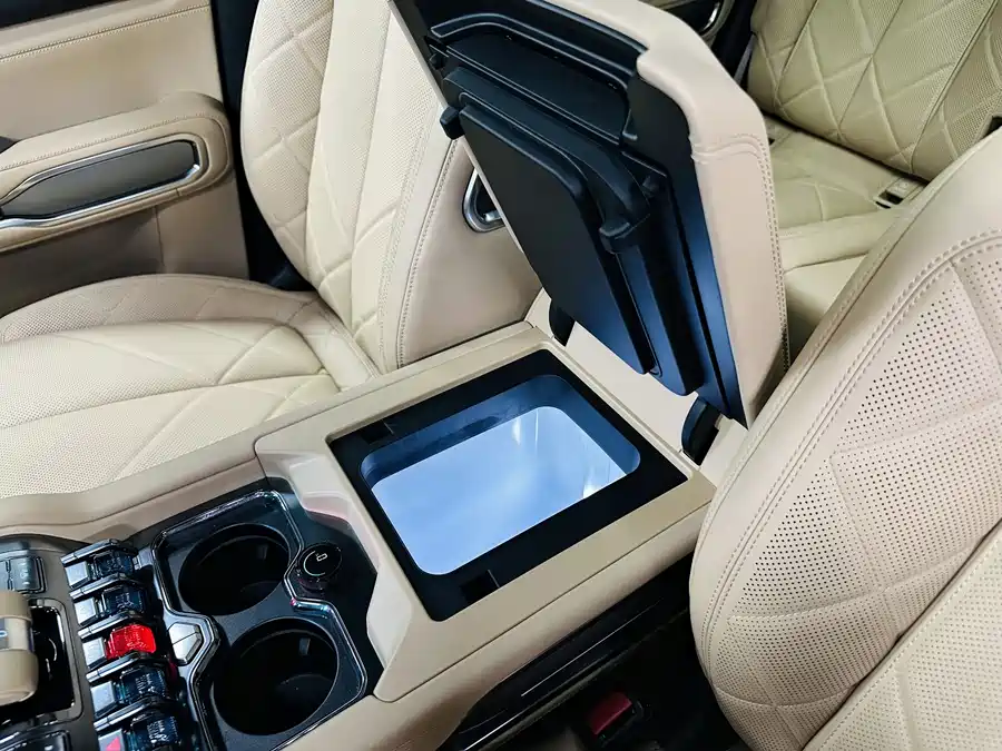 900x675_0_q87_c42_autohomecar__ChxpV2lCLCyAdigaAAanp8MxLiQ462.jpg.webp Used BYD Leopard 8 2025 Zhiyong flagship version 7 seats