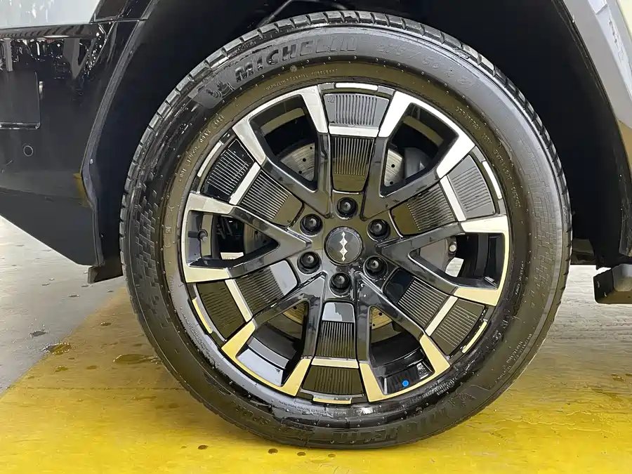 900x675_0_q87_c42_autohomecar__ChxpV2lD75aAKZKOAAfg0PRWrWA633.jpg.webp Used BYD Leopard 8 2025 Zhiyong flagship version 7 seats