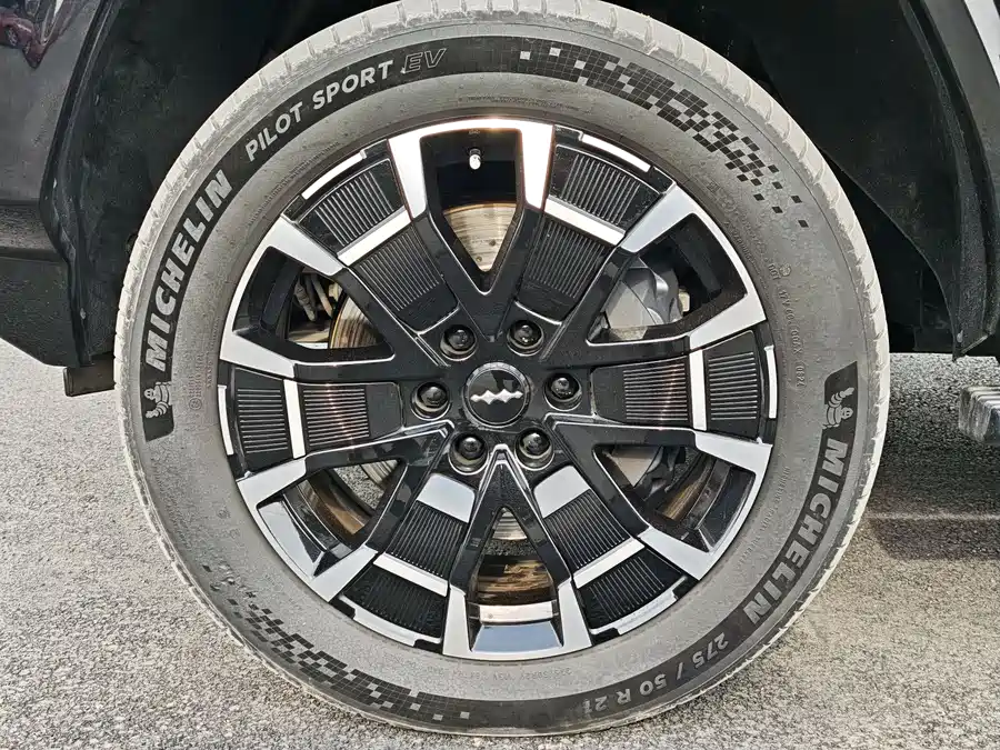 900x675_0_q87_c42_autohomecar__ChxpV2lDZbSAHX5QAAyxL9Li-2c977.jpg.webp Used BYD Leopard 8 2025 Zhiyong flagship version 7 seats