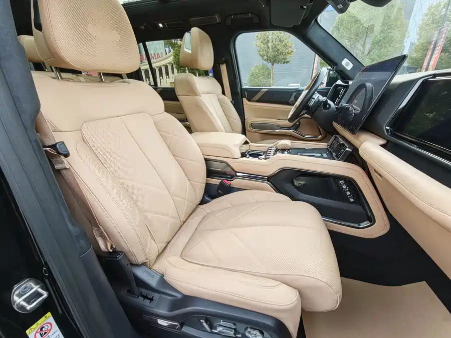 900x675_0_q87_c42_autohomecar__ChxpV2lDZbWAK8XTAAbOntYvwVs548.jpg.webp Used BYD Leopard 8 2025 Zhiyong flagship version 7 seats