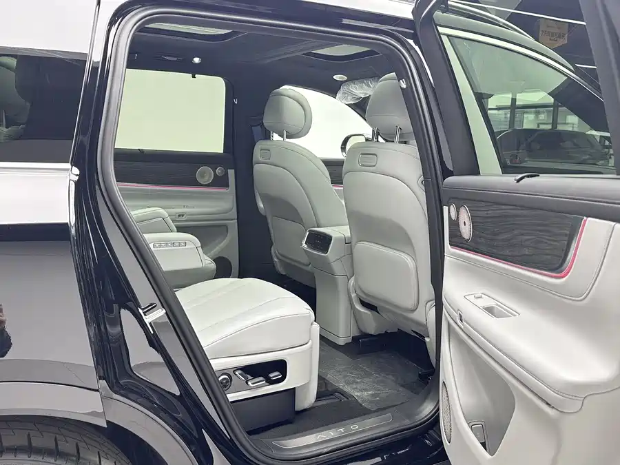 900x675_0_q87_c42_autohomecar__ChxpV2lDmSuAd4ExAAW5EEeAOsg149.jpg.webp Used AITO M9 2024 extended range Ultra version 42kWh 6-seater version