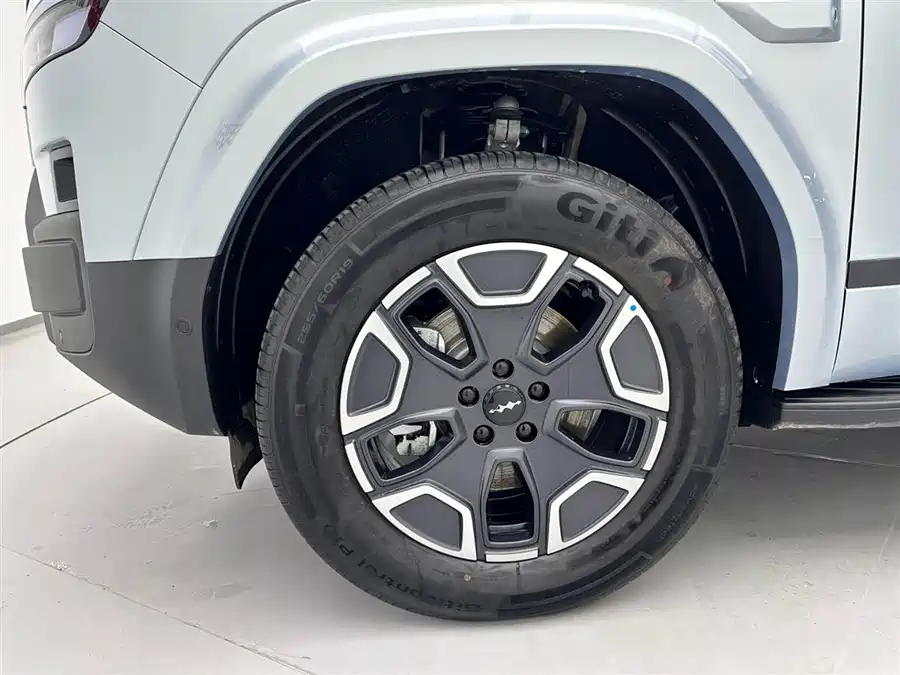 900x675_0_q87_c42_autohomecar__ChxpV2lDr1CAI88tAAHDOdRmh44916.jpg.webp Used BYD Leopard Titanium 7 2025 model 135KM two-wheel drive Pro version