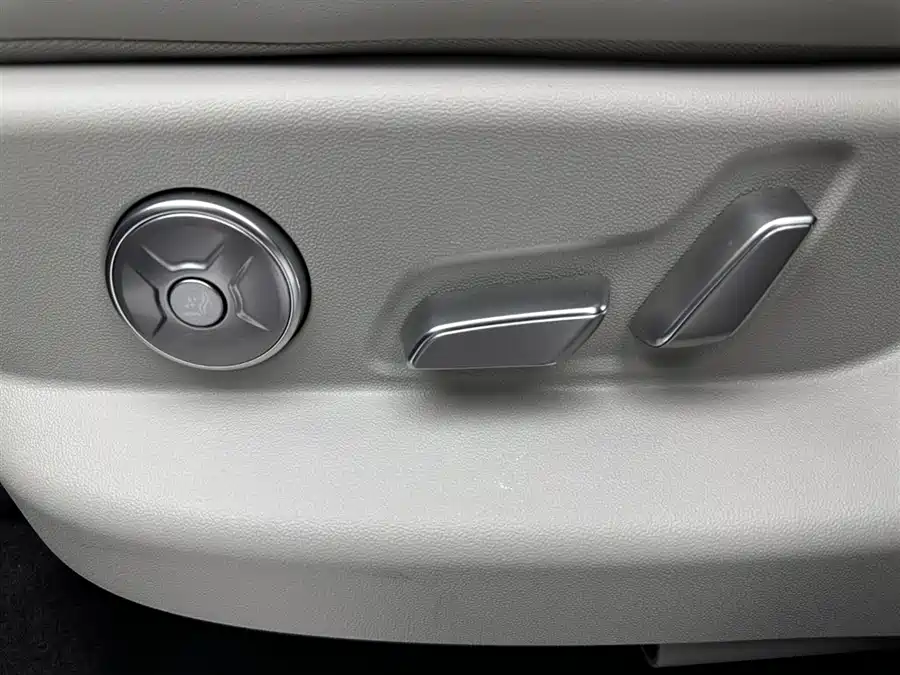 900x675_0_q87_c42_autohomecar__ChxpV2lDr1SAI7iWAAH_w2wExvA846.jpg.webp Used BYD Leopard Titanium 7 2025 model 135KM two-wheel drive Pro version