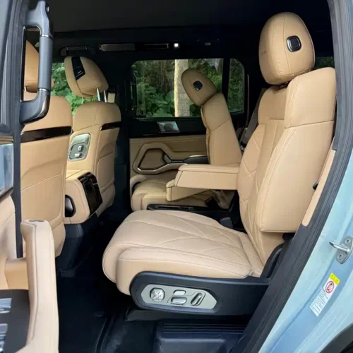 900x675_0_q87_c42_autohomecar__ChxpV2lE-b6ACv-MAAe9zDbGmR0972.jpg.webp Used BYD Leopard 8 2025 Zhiyong flagship version 6 seats