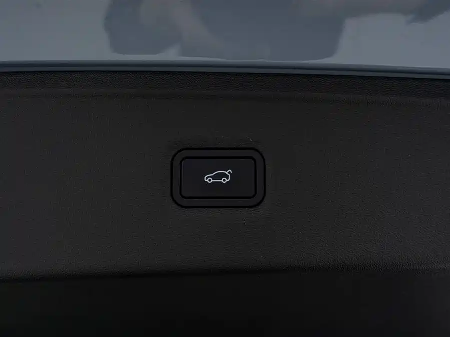 900x675_0_q87_c42_autohomecar__ChxpV2lE9SmAXfXKAAEWbucwl8g672.jpg.webp Used Xpeng P7 2025 702 Long Battery Life Ultra