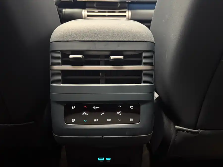 900x675_0_q87_c42_autohomecar__ChxpV2lFCVaAXhI0AAZ3l4wveHw541.jpg.webp Used BYD Leopard Titanium 7 2025 190KM four-wheel drive Ultra version