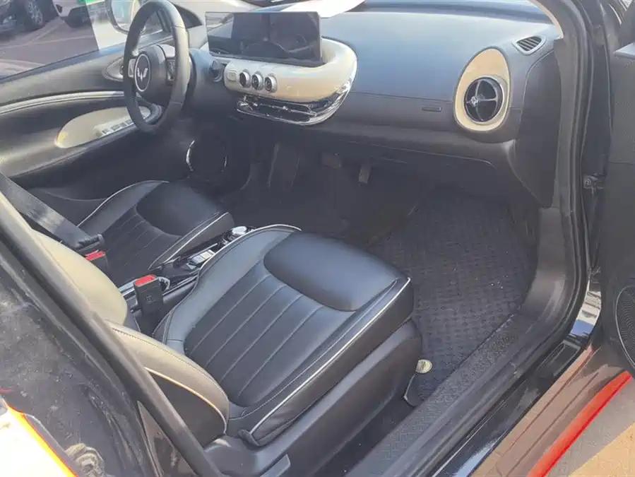 Used Wuling Bingo 2023 model 333km Yuexiang model
