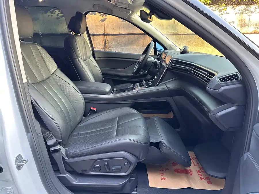 900x675_0_q87_c42_autohomecar__ChxpV2lGCLiAfHLBAAu3mrtU82Y649.jpg.webp Used NIO ES8 2018 model 355KM baseline version seven-seater version