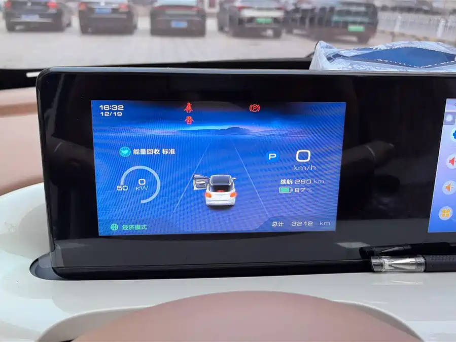 900x675_0_q87_c42_autohomecar__ChxpV2lGVCaALhRCAAF6EutulfI072.jpg.webp Used Wuling Bingo 2025 model 333km Lingxi Internet model