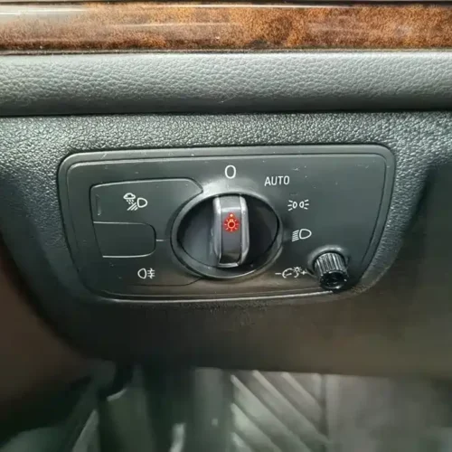 900x675_0_q87_c42_autohomecar__ChxpV2lGr9-Aaxs2AAH9mRsGj6o254.jpg.webp Used Audi A6L 2015 TFSI Million Commemorative Intelligent Collar Model