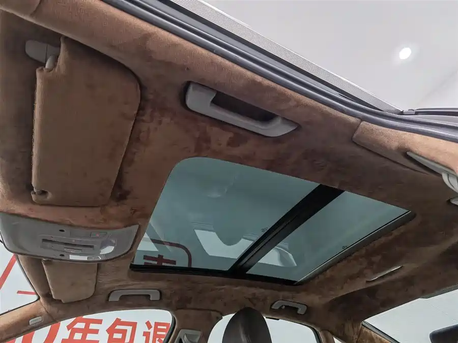 900x675_0_q87_c42_autohomecar__ChxpV2lGr9aAVBJ2AAGHDjQD8hg848.jpg.webp Used Audi A6L 2015 TFSI Million Commemorative Intelligent Collar Model