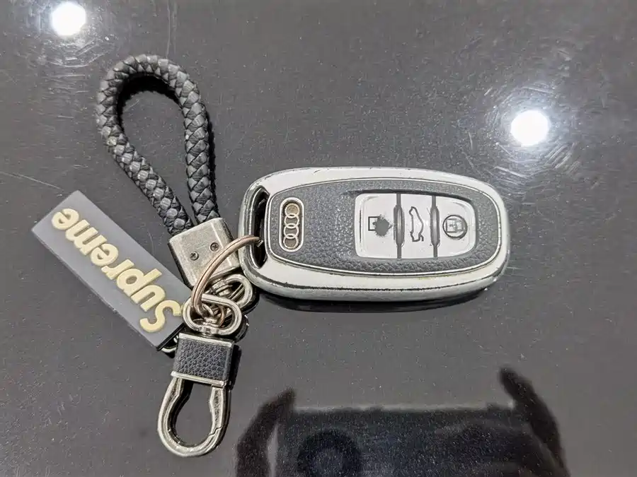 900x675_0_q87_c42_autohomecar__ChxpV2lGr9yAfKf3AAIGHDhv_zg288.jpg.webp Used Audi A6L 2015 TFSI Million Commemorative Intelligent Collar Model