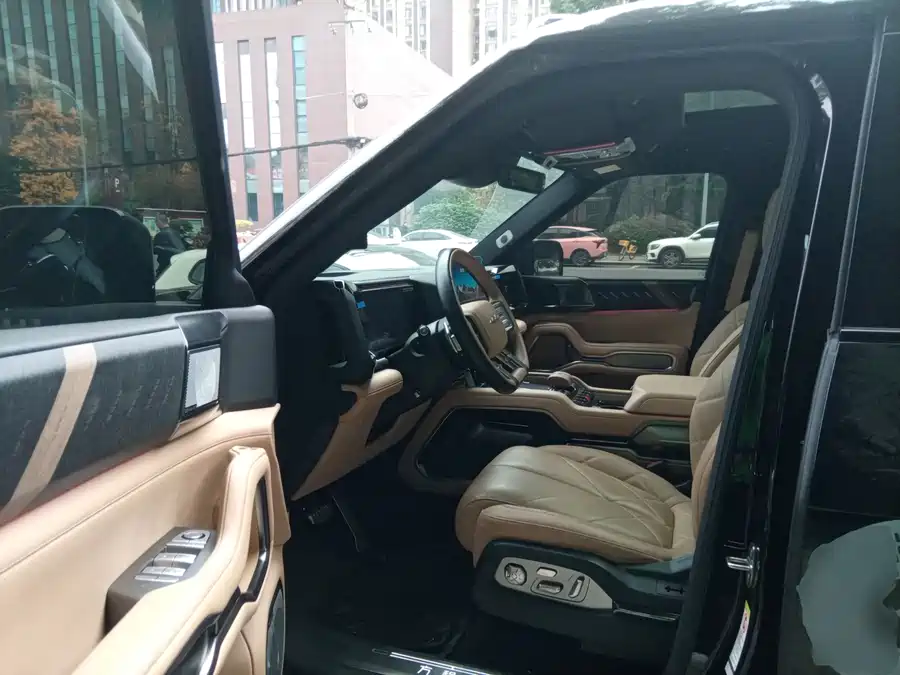 900x675_0_q87_c42_autohomecar__ChxpV2lHYxSAK0IfAAe0eacK_qo087.jpg.webp Used BYD Leopard 8 2025 Zhiyong flagship version 7 seats