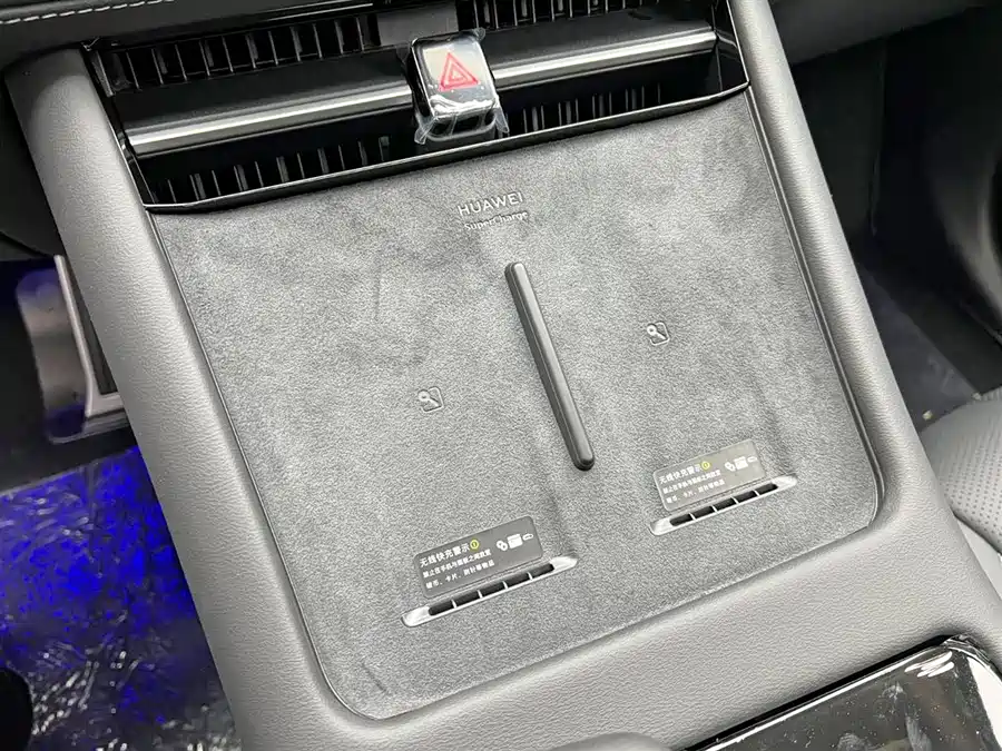 900x675_0_q87_c42_autohomecar__ChxpV2lHjtOAKiQPAAMc_3iuNXU900.jpg.webp Used HUAWEI AITO M7 2024 1.5T rear drive Plus version 5 seats