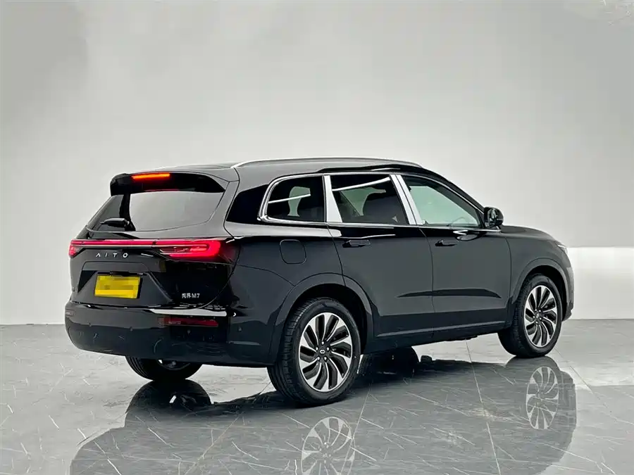 900x675_0_q87_c42_autohomecar__ChxpV2lIti2ASriEAAGENfbtg3U059.jpg.webp Used HUAWEI AITO M7 2024 1.5T rear drive Plus version 5 seats