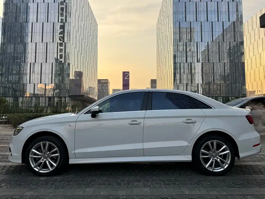 Used Audi A3 2015 Limousine 40 TFSI automatic luxury model