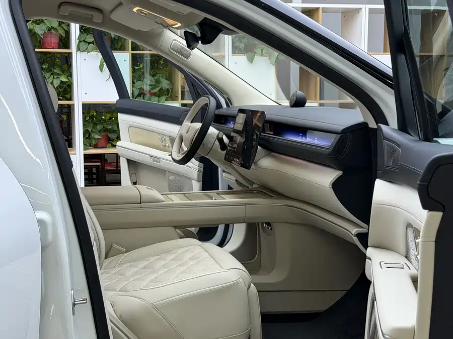 900x675_0_q87_c42_autohomecar__ChxpV2lLW1iAfQtoAAivv2JfK7Y526.jpg.webp Used NIO ES8 2026 Six-seater Executive Signature Edition