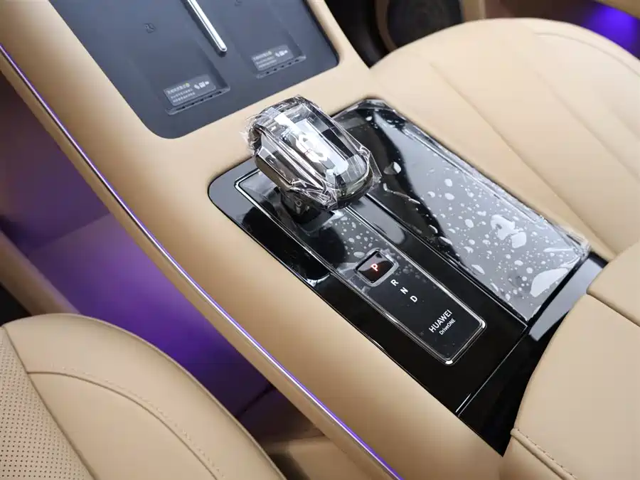 900x675_0_q87_c42_autohomecar__ChxpV2lLZ8-AIJocAAGWAbAq3H8540.jpg.webp Used HUAWEI AITO M7 2024 1.5T Smart Driving Rear Drive Pro Version 5 Seats