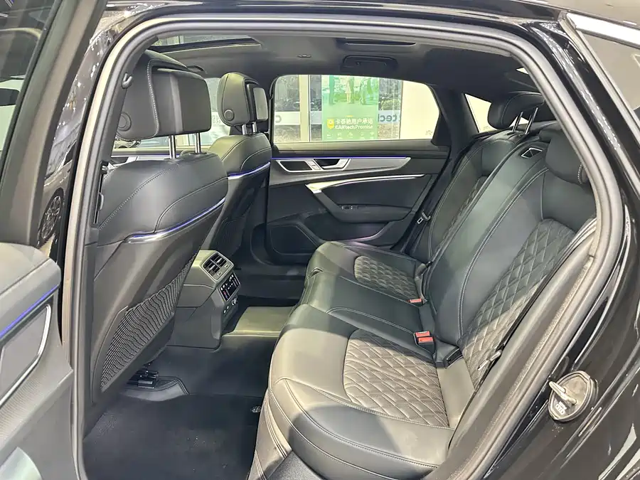 900x675_0_q87_c42_autohomecar__ChxpV2lMpAyAAtnLAAntf3pXLYY418.jpg.webp Used Audi A6L 2025 45 TFSI Premium Dynamic Model