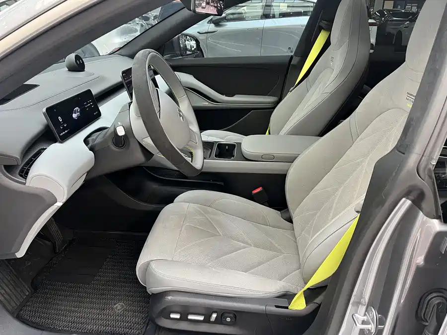 900x675_0_q87_c42_autohomecar__ChxpV2lMrbWAO0KKAAb3GvOoFXU220.jpg.webp Used NIO ET5T 2025 Champion Commemorative Edition 75kWh Tourin