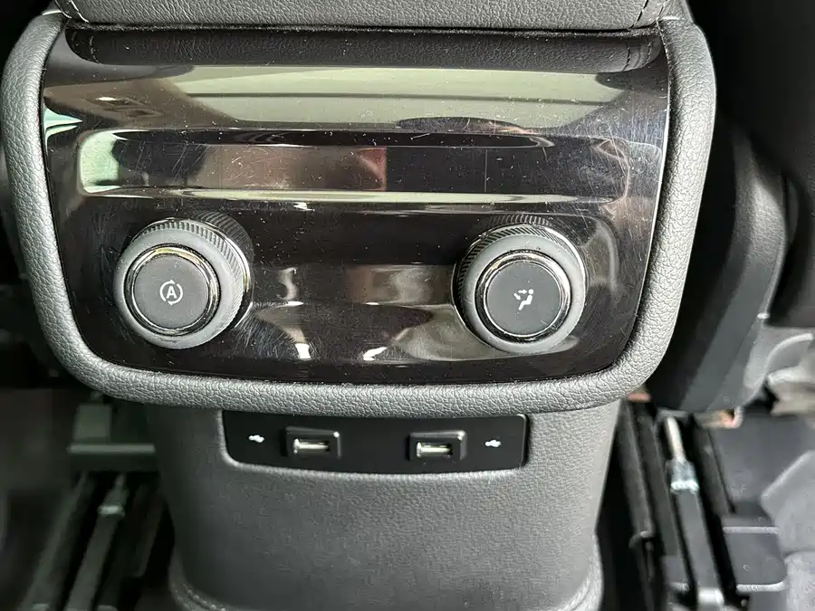 900x675_0_q87_c42_autohomecar__ChxpVWjbWuOAS-NlAAp2WLdBbzU871.jpg.webp Used NIO ES8 2018 model 355KM base version six-seater version