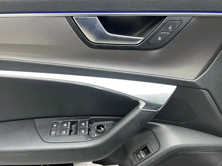 900x675_0_q87_c42_autohomecar__ChxpVWjg9hKAdoHZAAxBwzpMklY336.jpg.webp Used Audi A6L 2020 55 TFSI quattro exclusive dynamic model