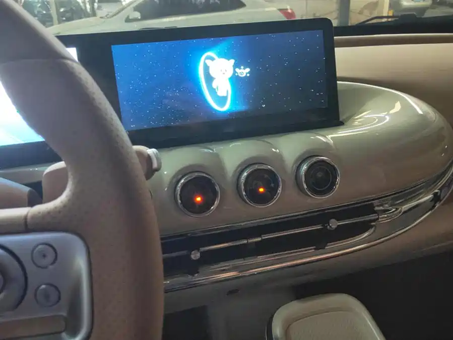 900x675_0_q87_c42_autohomecar__ChxpVWk-paCALp_OAAFQT9yzS-Y269.jpg.webp Used Wuling Bingo 2025 model 333km Lingxi exclusive model