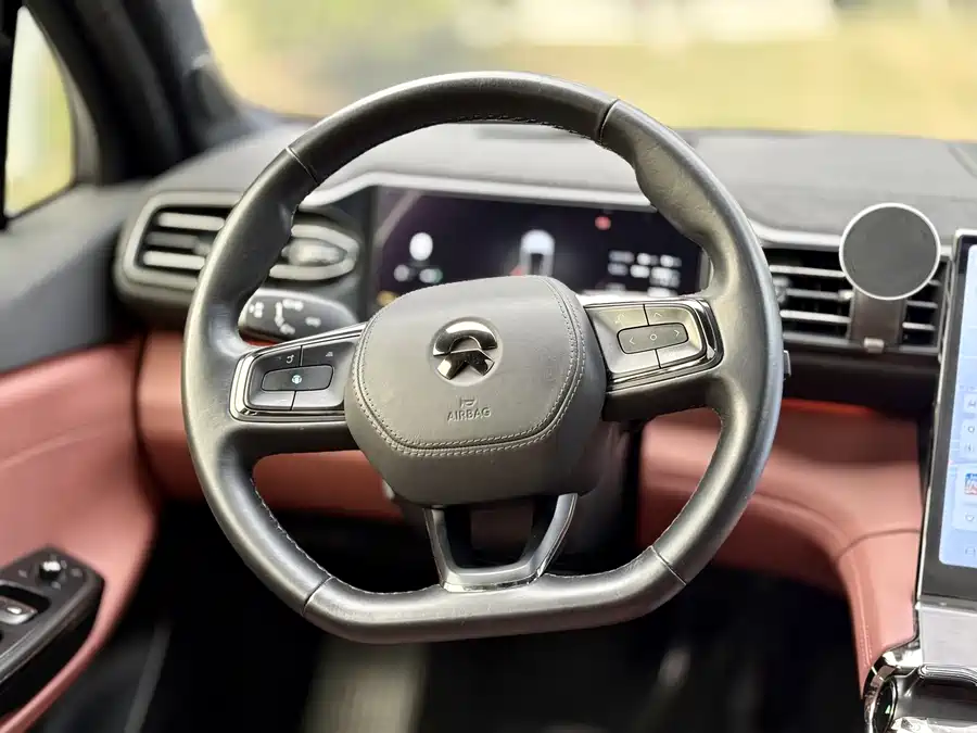 900x675_0_q87_c42_autohomecar__ChxpVWk1EgKAIIasAAZczcQSQpw017.jpg.webp Used NIO EC6 2020 440KM Performance Edition