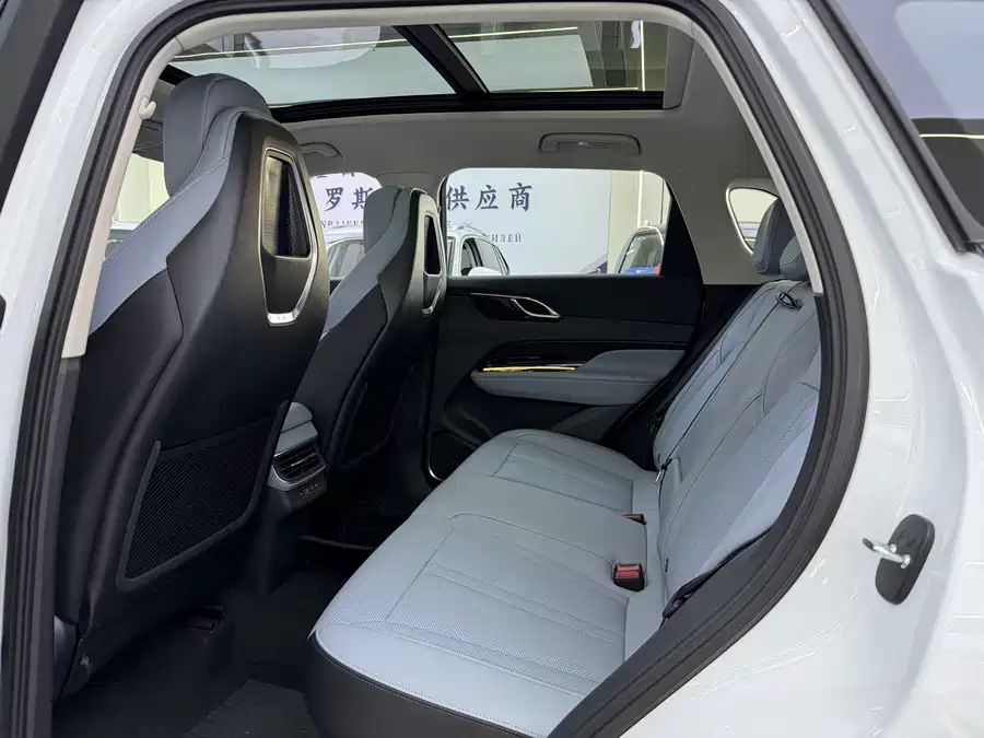 900x675_0_q87_c42_autohomecar__ChxpVWk1Q6GAXTbEAAcccT6JKkY726.jpg.webp Used Hongqi HS3 PHEV 2025 117km Jinwei Edition