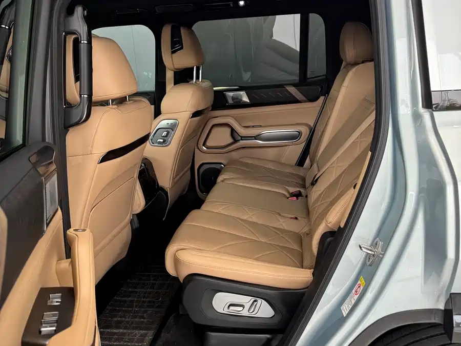 900x675_0_q87_c42_autohomecar__ChxpVWk3jfqAMh56AAgdqktKTkU501.jpg.webp Used BYD Leopard 8 2025 Zhiyong flagship version 7 seats