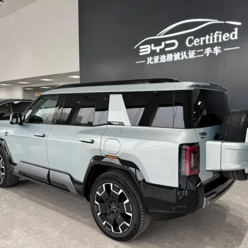 900x675_0_q87_c42_autohomecar__ChxpVWk3jfuAR9c7AAfBOgIZGS0367.jpg.webp Used BYD Leopard 8 2025 Zhiyong flagship version 7 seats