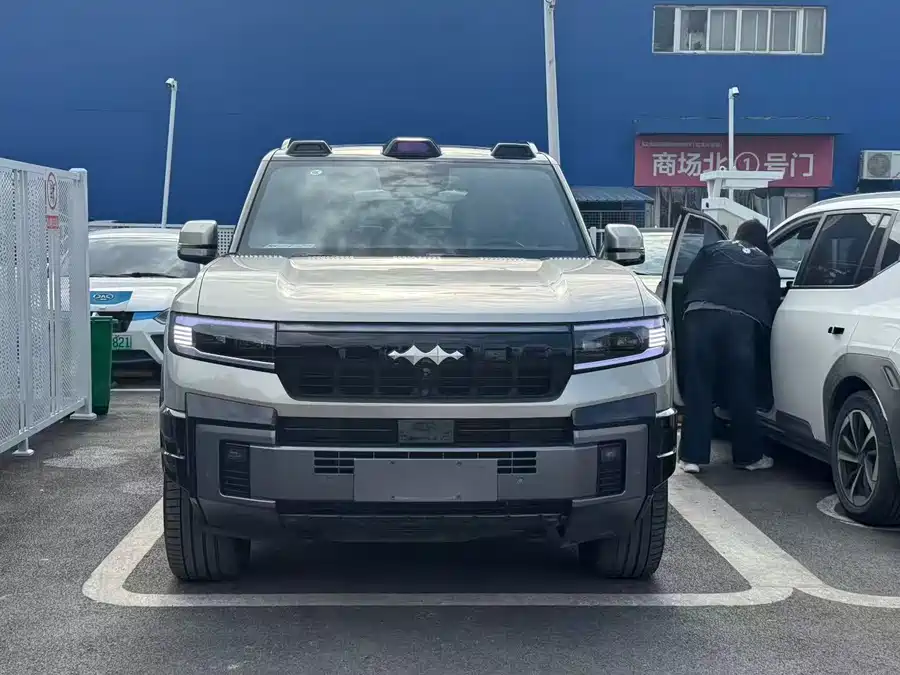 900x675_0_q87_c42_autohomecar__ChxpVWk46e-AXvg-AAVxYjuq0Lw096.jpg.webp Used BYD Leopard 8 2025 Zhiyong flagship version 7 seats