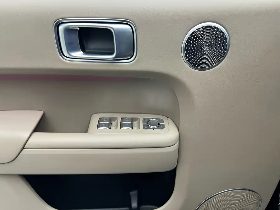 900x675_0_q87_c42_autohomecar__ChxpVWk6WcOAWQRVAAkfB_q6Fa0186.jpg.webp Used Li Auto L9 2025 Ultra smart refresh version