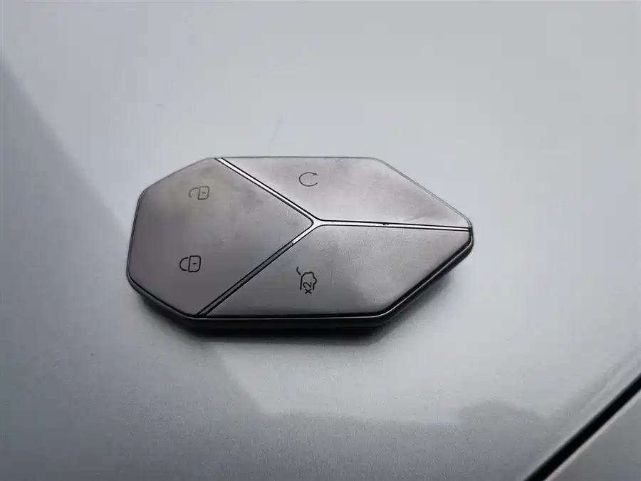 900x675_0_q87_c42_autohomecar__ChxpVWk6XR2AVSeMAAEMSVMKjFs365.jpg.webp Used BYD Leopard 8 2025 Zhiyong flagship version 7 seats