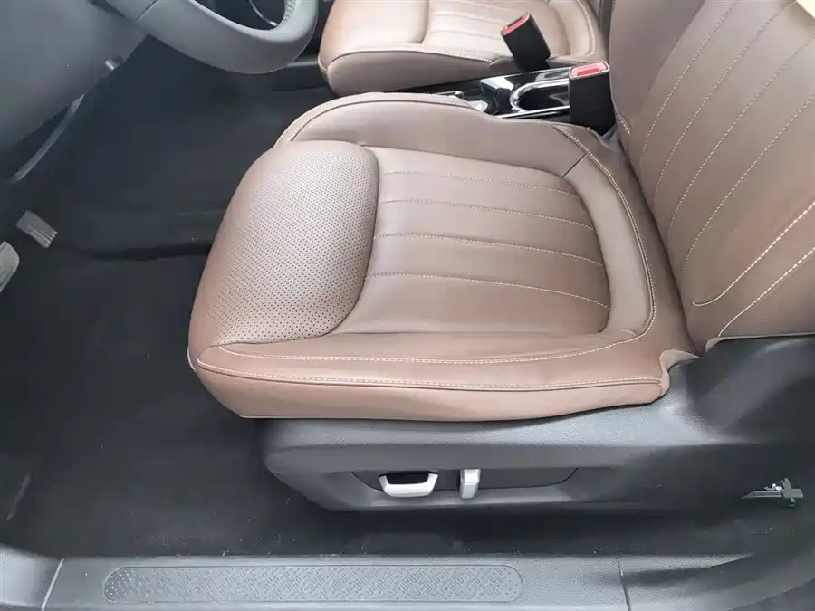 900x675_0_q87_c42_autohomecar__ChxpVWk6o5-AXDc0AAGVDgOtMqg775.jpg.webp Used Wuling Bingo 2023 model 333km Lingxi Internet+ model