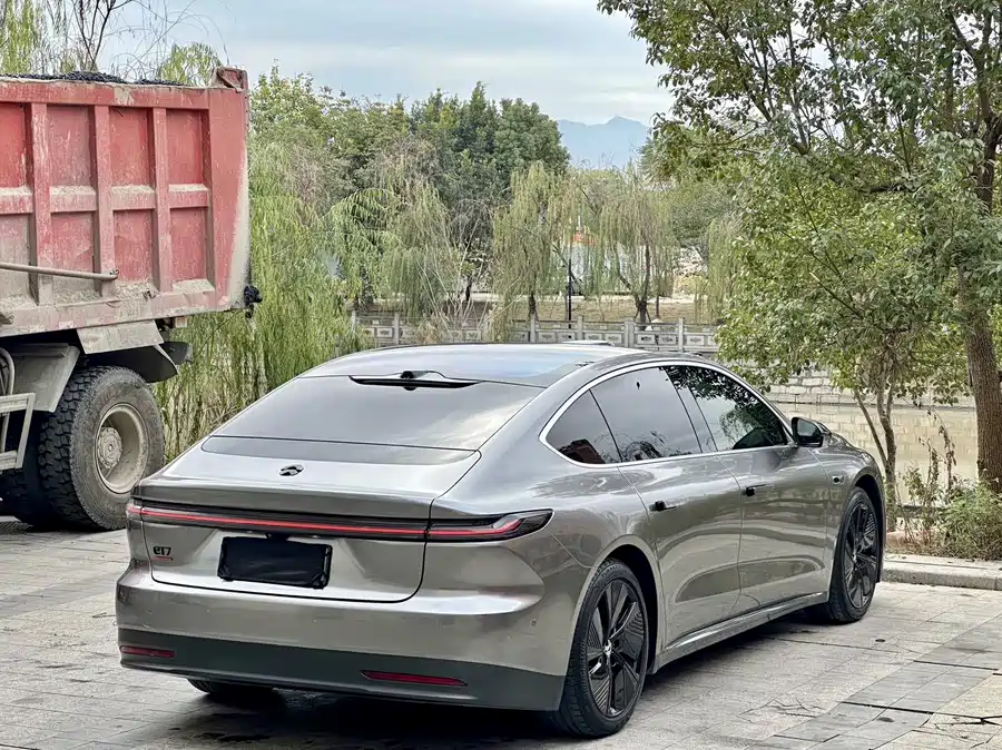 900x675_0_q87_c42_autohomecar__ChxpVWk7mACAKv2RAAil0DSKPxE046.jpg.webp Used NIO ET7 2022 model 100kWh first edition