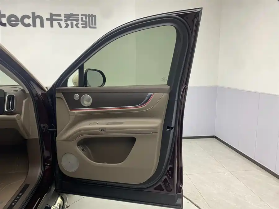 Used AITO M9 2025 extended range Ultra version 52kWh 6-seater version