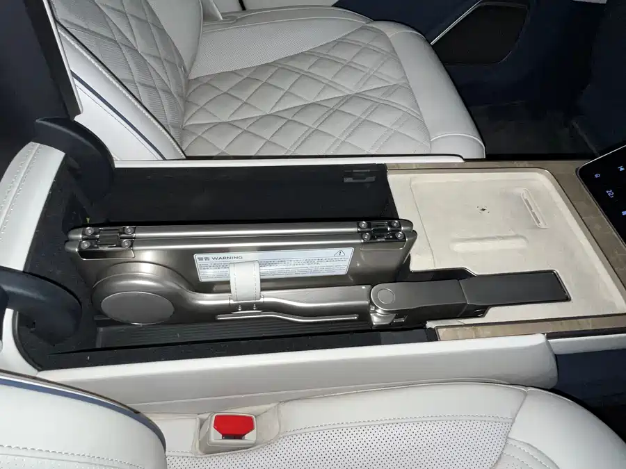 900x675_0_q87_c42_autohomecar__ChxpVWk82SKAPW3WAAil2lZ_4v4468.jpg.webp Used NIO ET9 2025 model 102kWh