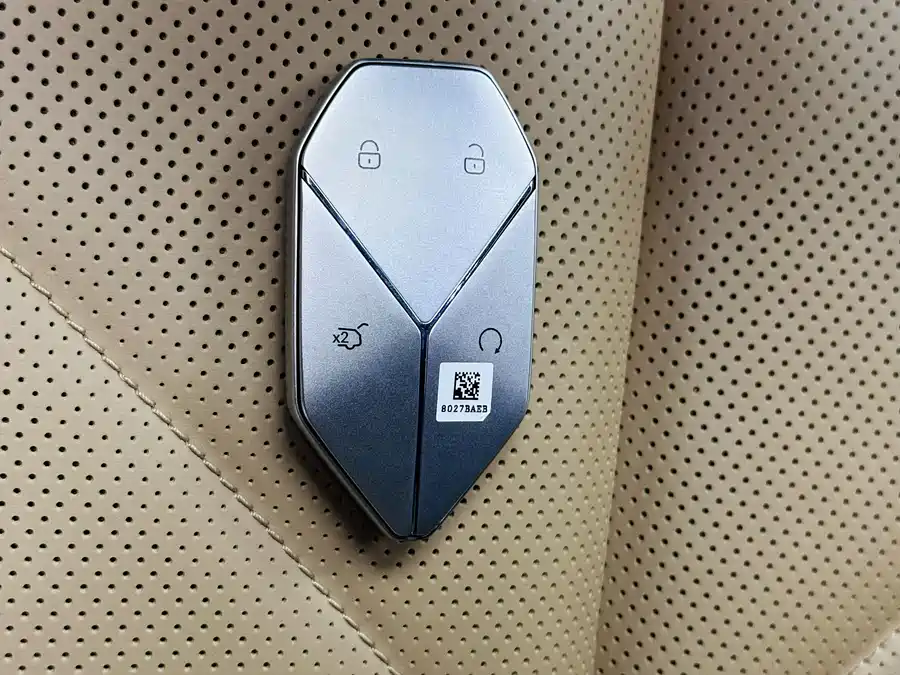 900x675_0_q87_c42_autohomecar__ChxpVWkOqdWALySaAAb2MhR0PLM492.jpg.webp Used BYD Leopard 8 2025 Zhiyong flagship version 7 seats