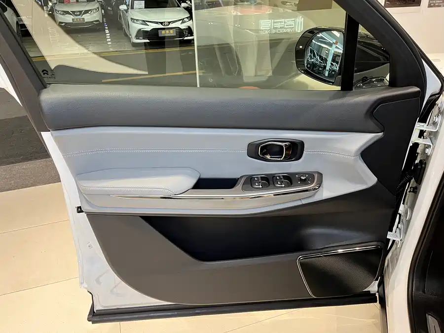 900x675_0_q87_c42_autohomecar__ChxpVWkRlBWAU9ldAAlqpzQvxDw510.jpg.webp Used NIO ES8 2020 415KM six-seater version