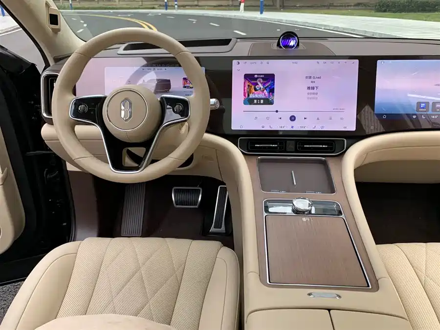 900x675_0_q87_c42_autohomecar__ChxpVWkSksaAE5B7AAIOhFmQ54Q964.jpg.webp Used AITO M9 2024 extended range Max version 42kWh 6-seater version