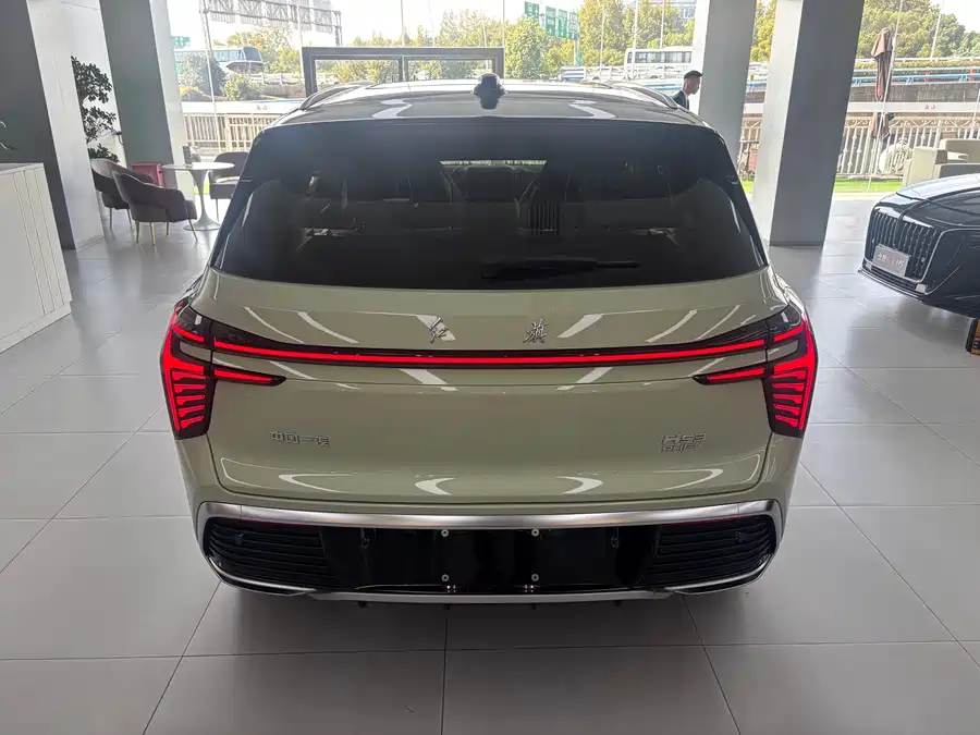 900x675_0_q87_c42_autohomecar__ChxpVWkWfM2AAwf-AAdMQ1HCGmY593.jpg.webp Used Hongqi HS3 PHEV 2024 115km Jinwei Edition