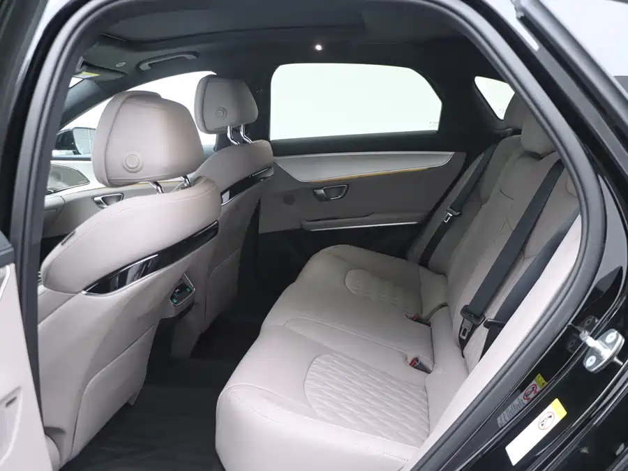 900x675_0_q87_c42_autohomecar__ChxpVWkYZ-CASBFqAAbGgsjcotY580.jpg.webp Used BYD Han 2025 DM-i 125KM Honor Type