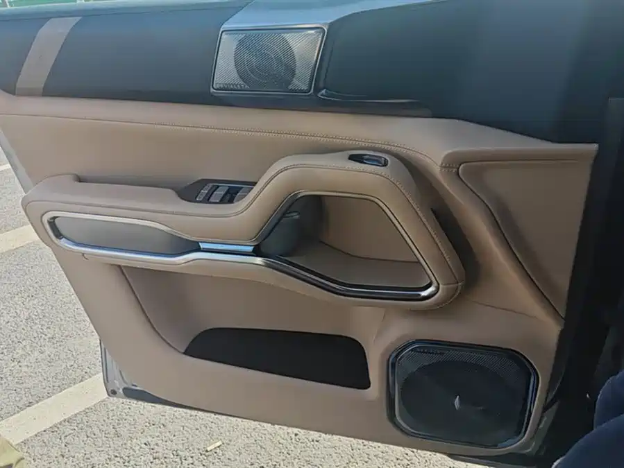 900x675_0_q87_c42_autohomecar__ChxpVWk_3XeAPM_4AAFlS0M-IOQ489.jpg.webp Used BYD Leopard 8 2025 Zhiyong flagship version 7 seats