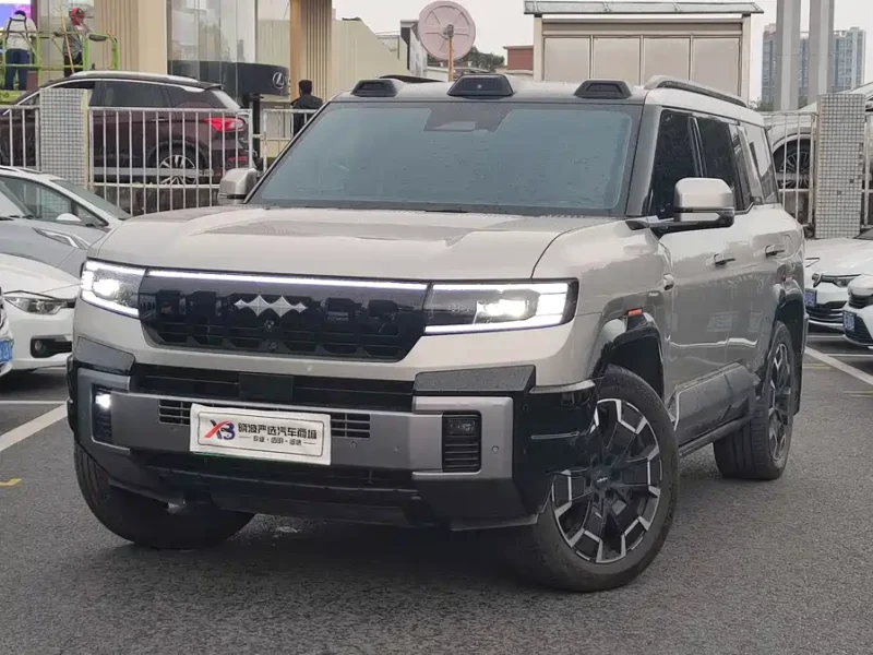 900x675_0_q87_c42_autohomecar__ChxpVWkfx3-AUA4GAAb4xbY0LW0858.jpg.webp Used BYD Leopard 8 2025 Zhiyong flagship version 7 seats