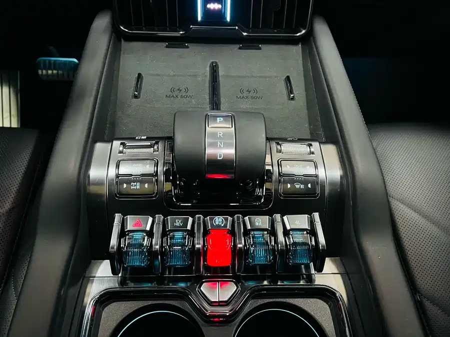 900x675_0_q87_c42_autohomecar__ChxpVWki3C-AKerRAAkwNt53UPc871.jpg.webp Used BYD Leopard 8 2025 Zhiyong flagship version 6 seats